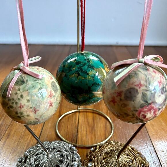Vintage Decoupage Christmas Ball Ornament Set of 3 - Paper Mache Angel & Roses - Picture 6 of 14